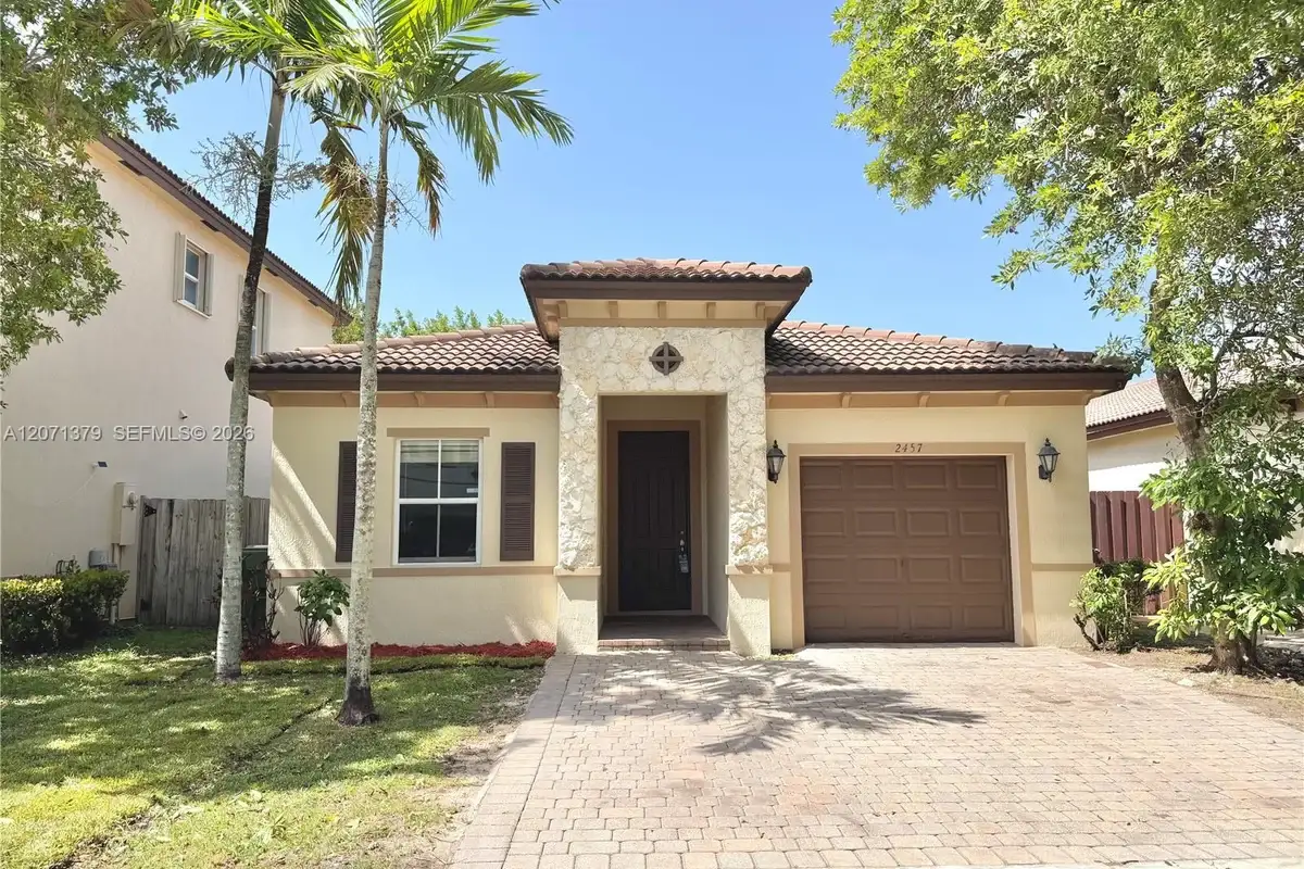 2457 NE 3rd Ct, Homestead: photo 1 of 22