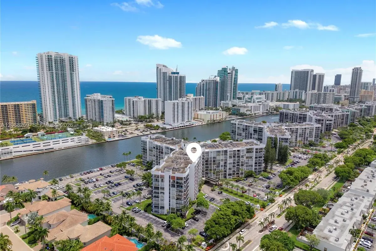 1000 Parkview Dr #1007, Hallandale Beach: photo 1 of 21