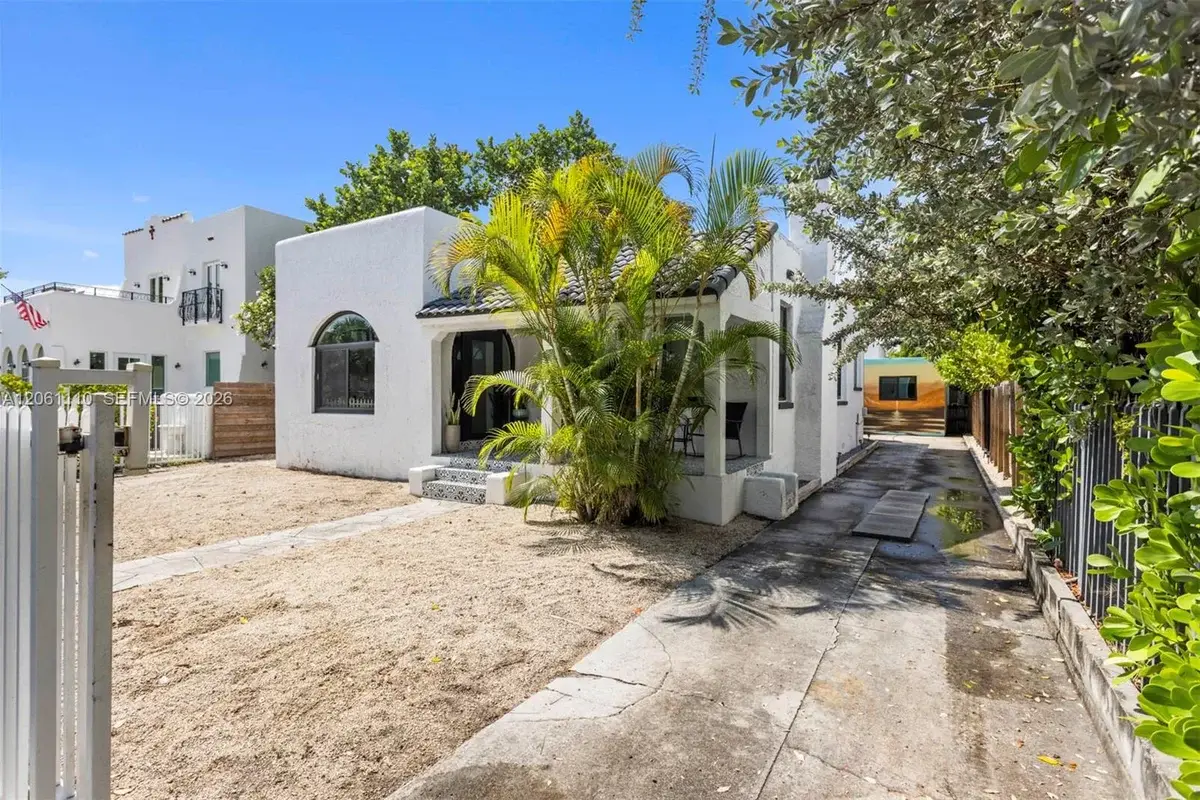 1644 SW 9th St, Miami: photo 1 of 39