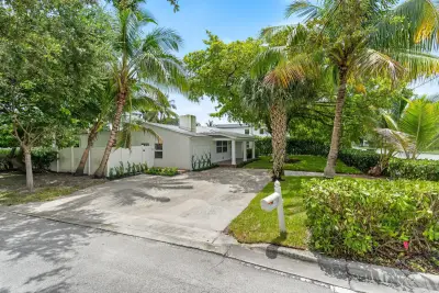 1619 NE 2nd Ave, Delray Beach: photo 1 of 24