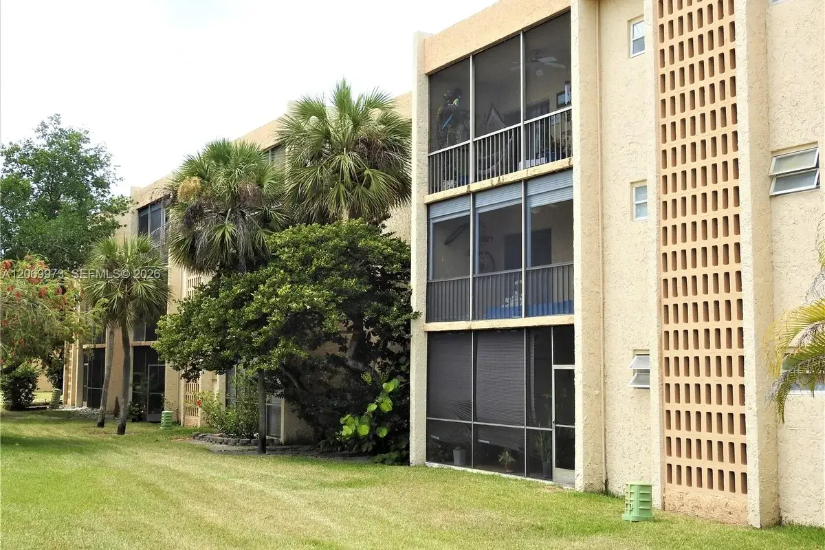 8401 SW 107th Ave #211E, Miami: photo 1 of 45