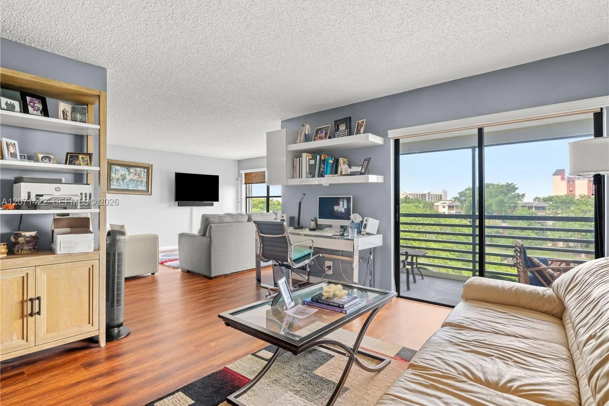 2314 S Cypress Bend #611, Pompano Beach: photo 1 of 25