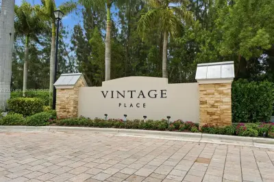 7042 NW 103rd Path, Doral: photo 1 of 33