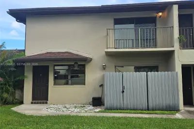 13923 SW 46th Ter #C 333, Miami: photo 1 of 35