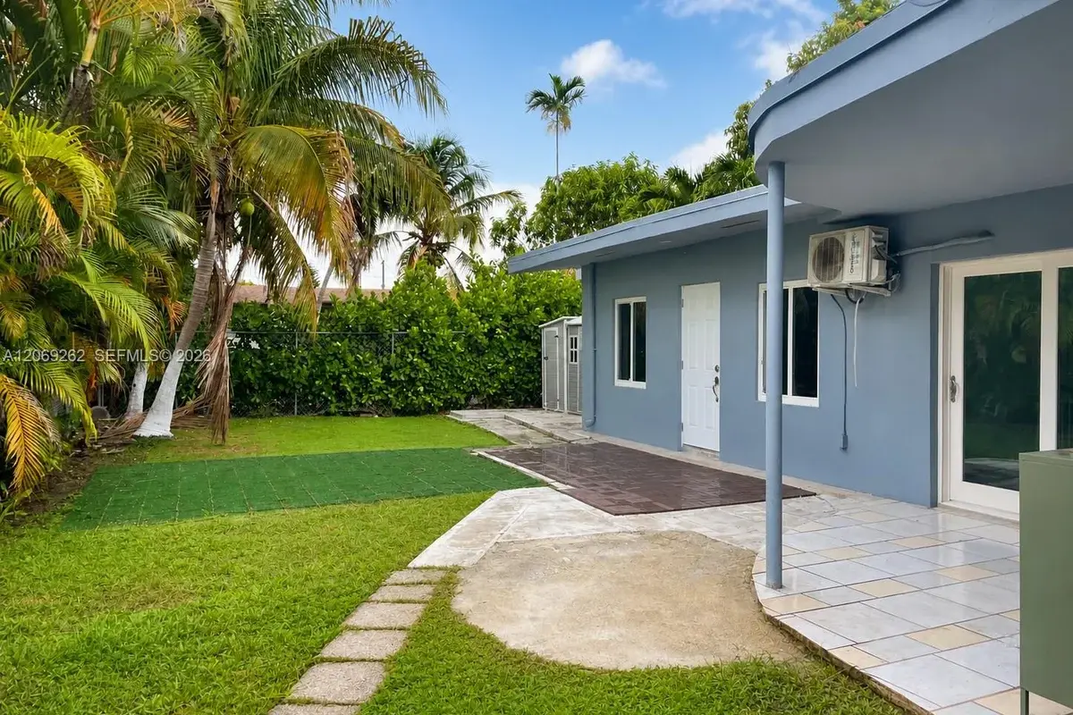 3171 SW 26th St #3, Miami: photo 1 of 24