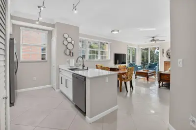 225 NE 1st St #202, Delray Beach: photo 1 of 24