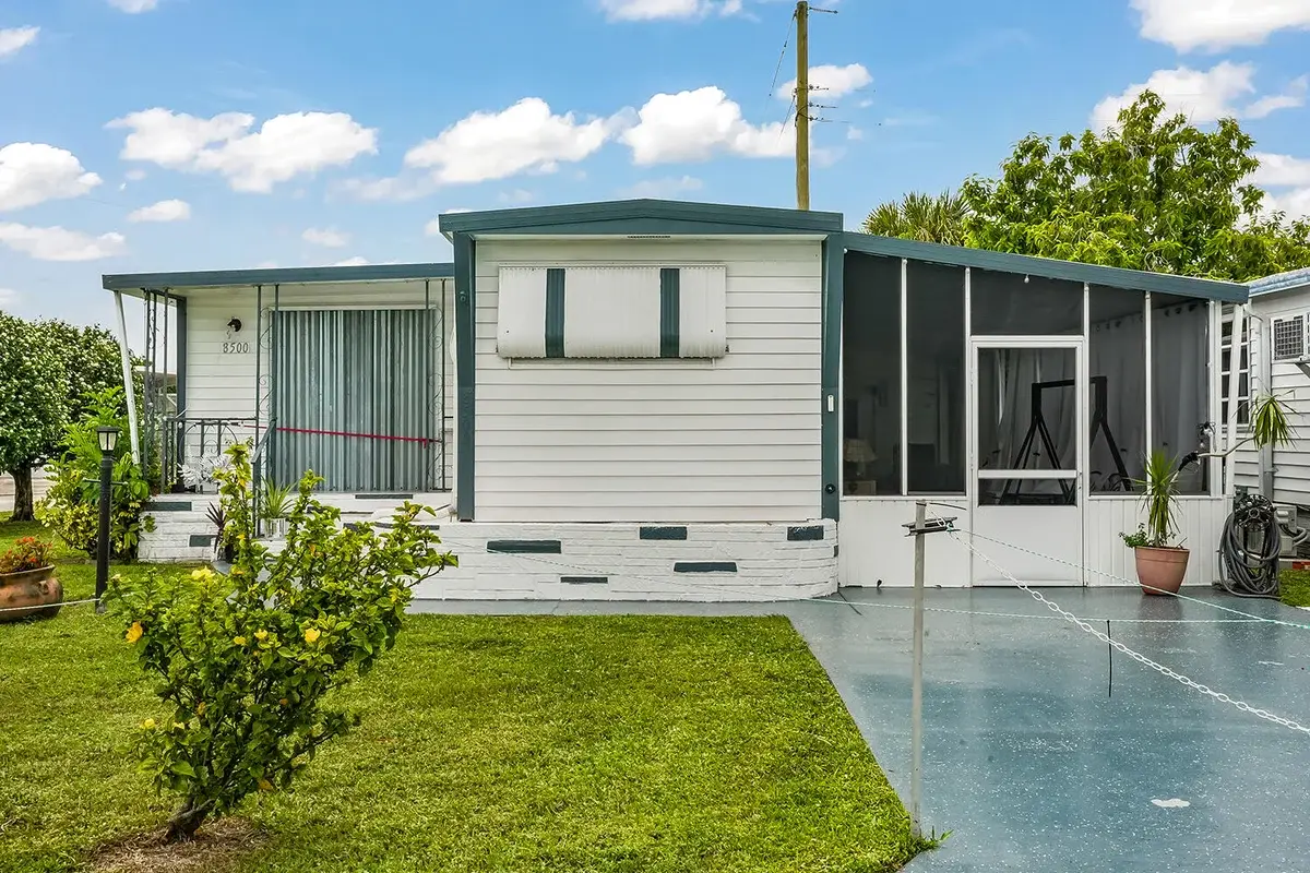 8500 SW 18th Pl, Davie: photo 1 of 30