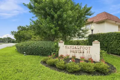 9200 SW 3rd St #111, Boca Raton: photo 1 of 24