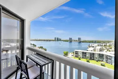 1000 W Island Blvd #1710, Aventura: photo 1 of 86