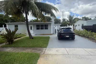 2329 Fairway Dr, West Palm Beach: photo 1 of 14