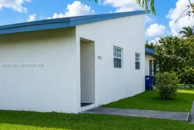 28012 SW 140th Ct, Homestead: photo 1 of 6
