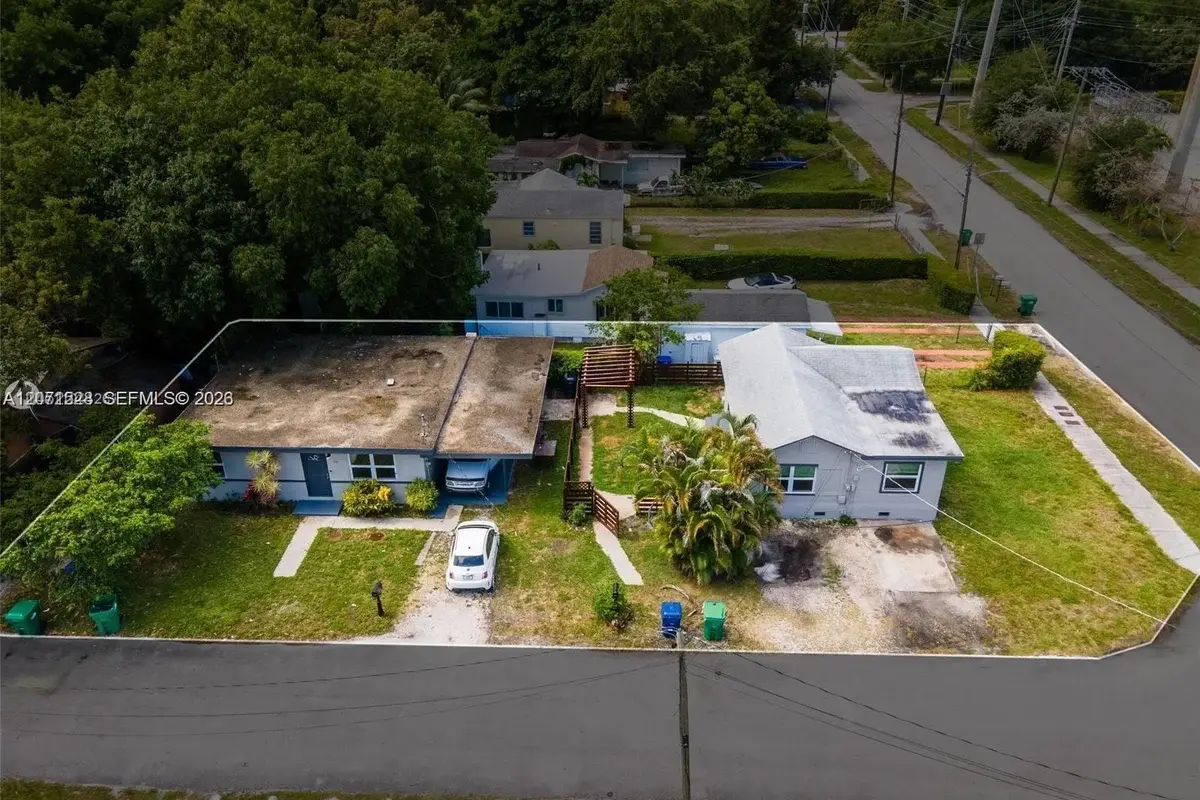 440 NW 93rd St, Miami: photo 1 of 12