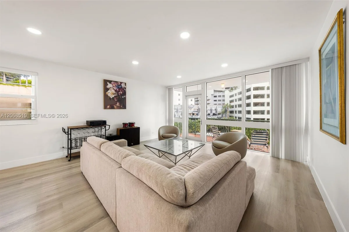 1408 Brickell Bay Dr #518, Miami: photo 1 of 17