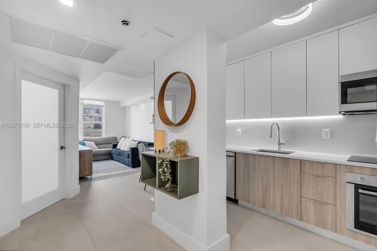 100 Lincoln Rd #539, Miami Beach: photo 1 of 29