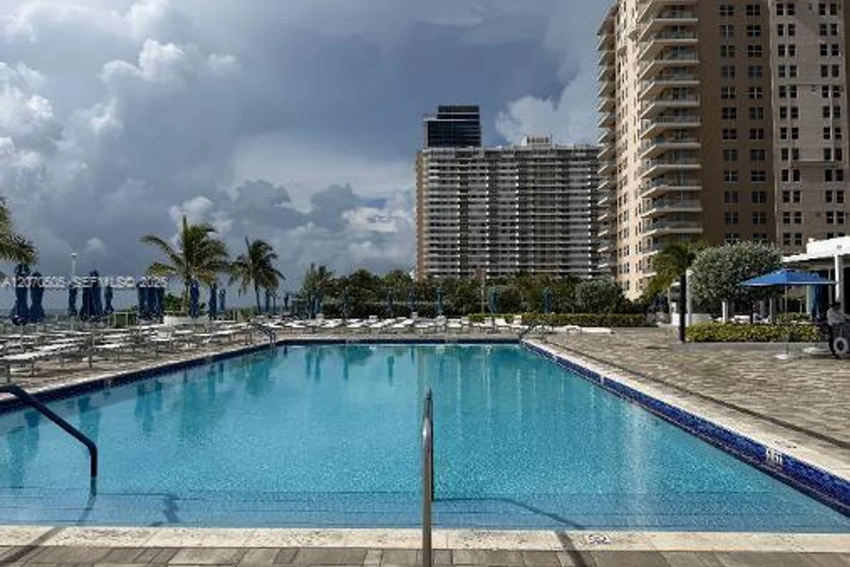 1904 S Ocean Dr #1107, Hallandale Beach: photo 1 of 10