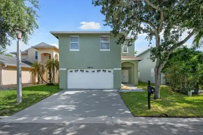 3840 NW 23rd Pl, Coconut Creek: photo 1 of 64
