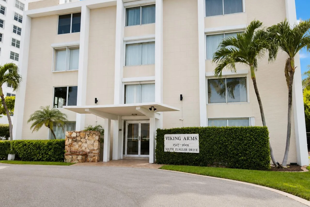 1527 S Flagler Dr #203F, West Palm Beach: photo 1 of 33
