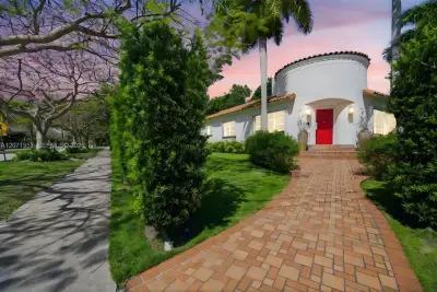 2300 S Miami Ave, Miami: photo 1 of 49