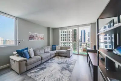 55 SE 6th St #2110, Miami: photo 1 of 15