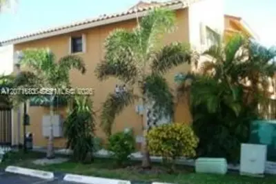 2740 W 62nd Pl #203, Hialeah: photo 1 of 4