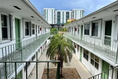 1824 Monroe St #8, Hollywood: photo 1 of 9