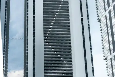 700 NE 24th St #1506, Miami: photo 1 of 62