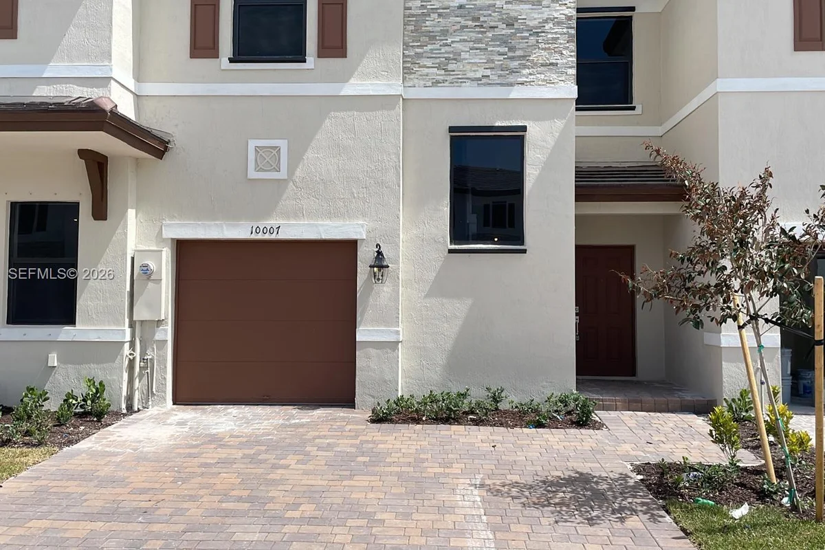 10007 SW 231 Ln, Miami: photo 1 of 19