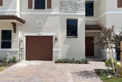 10007 SW 231 Ln, Miami: photo 1 of 19