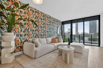121 NE 34th St #L305, Miami: photo 1 of 21