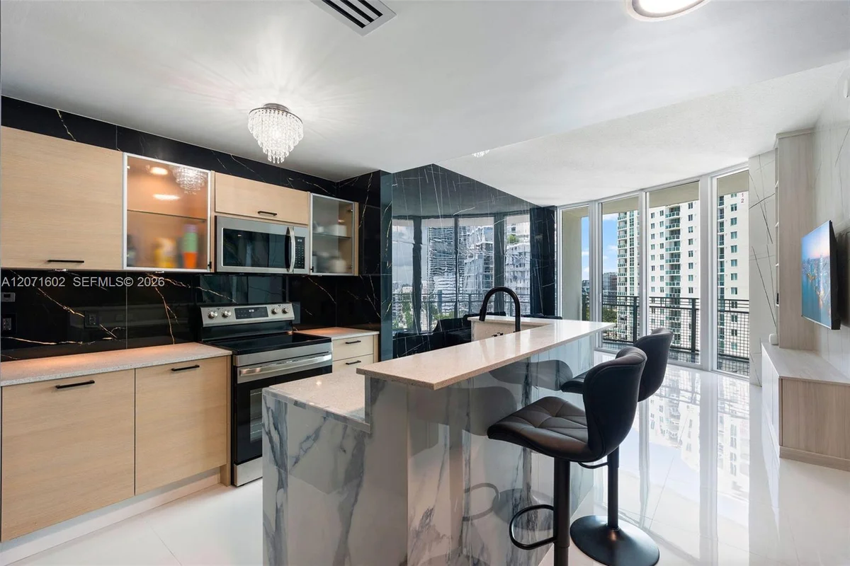 350 NE 24th St #1107, Miami: photo 1 of 31