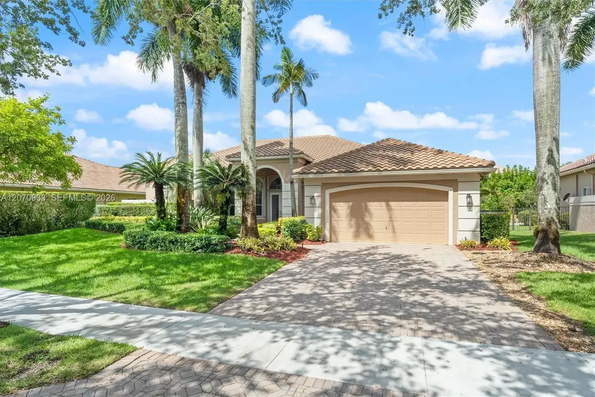 2733 Meadowood Dr, Weston: photo 1 of 22