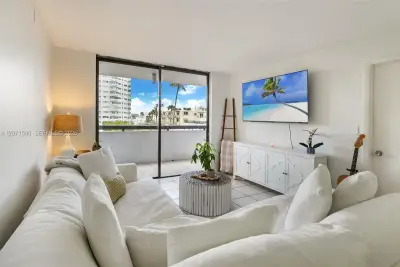 1775 Washington Ave #5D, Miami Beach: photo 1 of 20