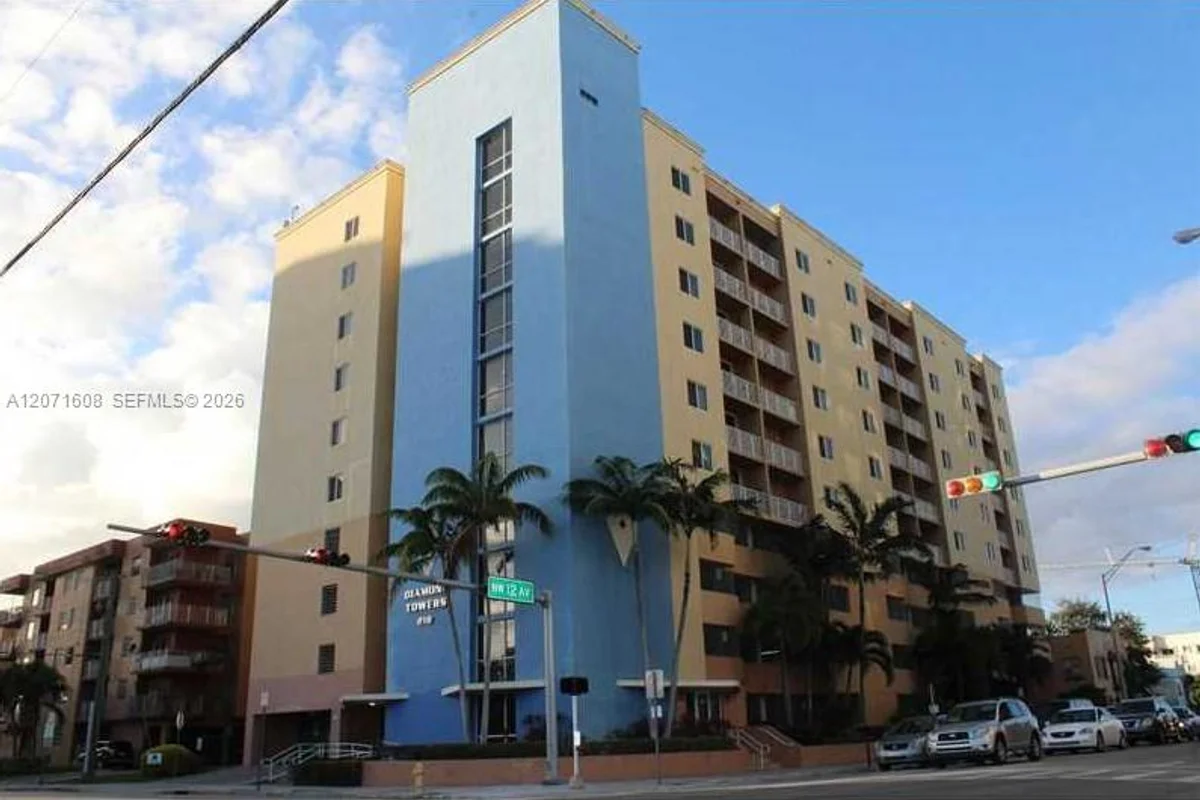 218 NW 12th Ave #802, Miami: photo 1 of 8