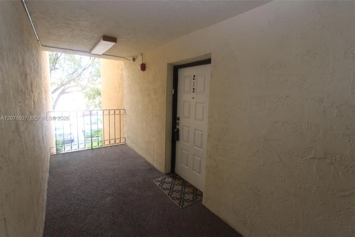 8005 Lake Dr #212, Doral: photo 1 of 27