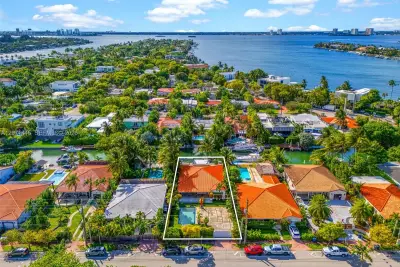 7970 Hawthorne Ave, Miami Beach: photo 1 of 54