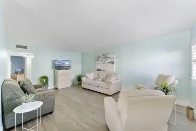 3322 Cynthia Ln #102, Palm Springs: photo 1 of 21