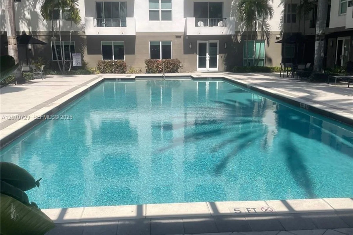 2401 NE 65th St #511, Fort Lauderdale: photo 1 of 10