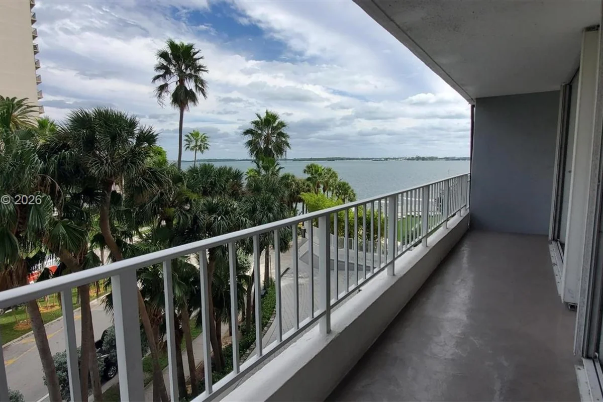 200 SE 15th Rd #5H, Miami: photo 1 of 16