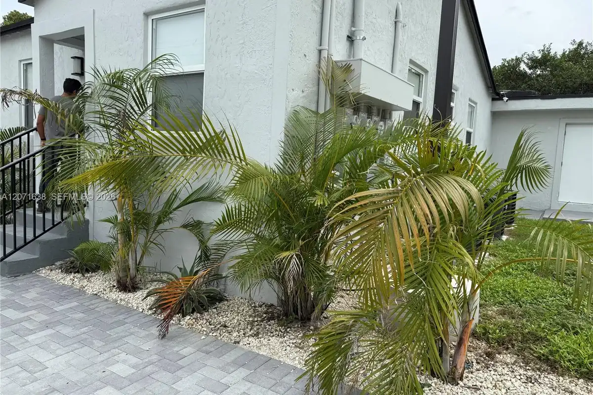 1256 NE 110th Ter, Miami: photo 1 of 27