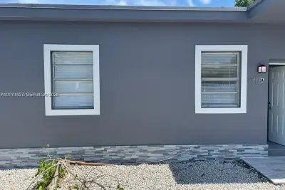 170 Ter 10035 #B, Miami: photo 1 of 20