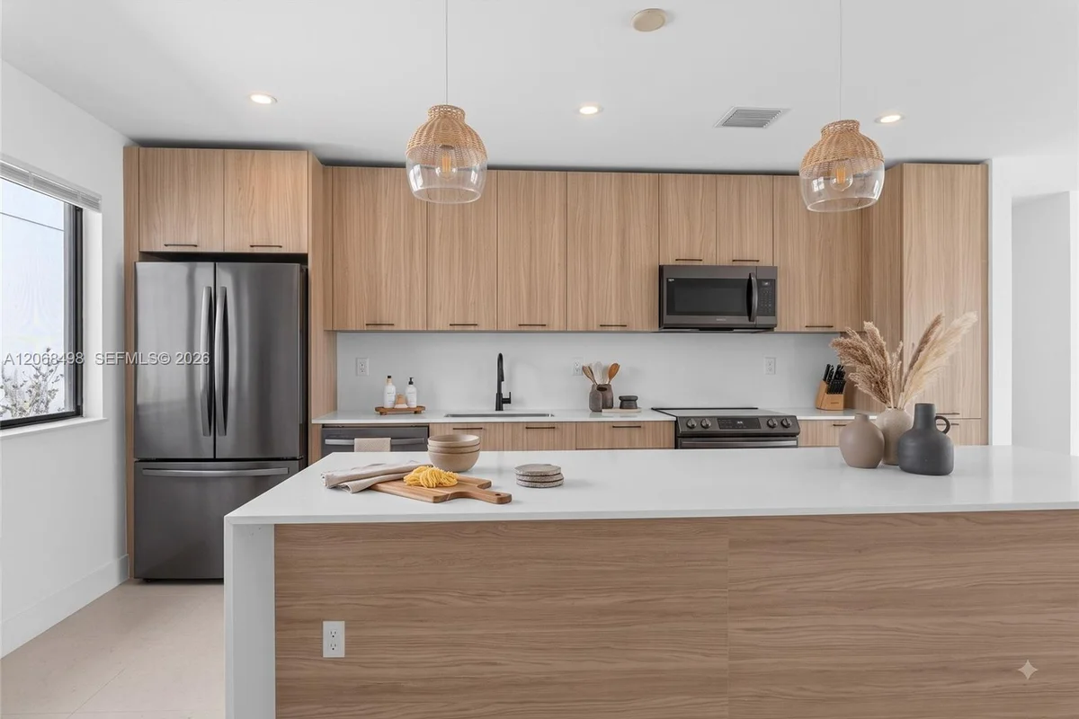 1889 NW 47th Ter, Miami: photo 1 of 28
