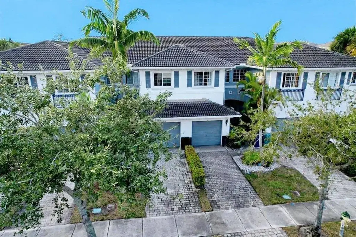 1421 NW 34th Way, Lauderhill: photo 1 of 32