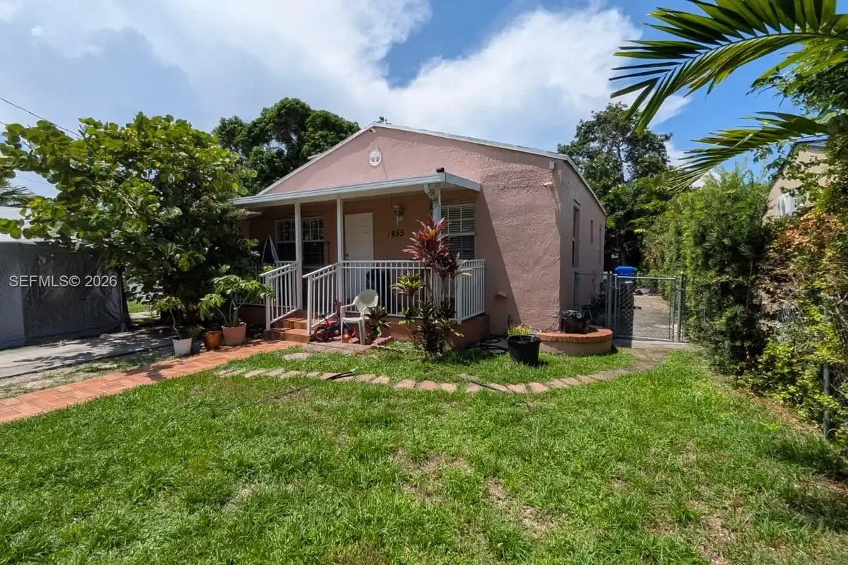 1655 SW 20th St, Miami: photo 1 of 32