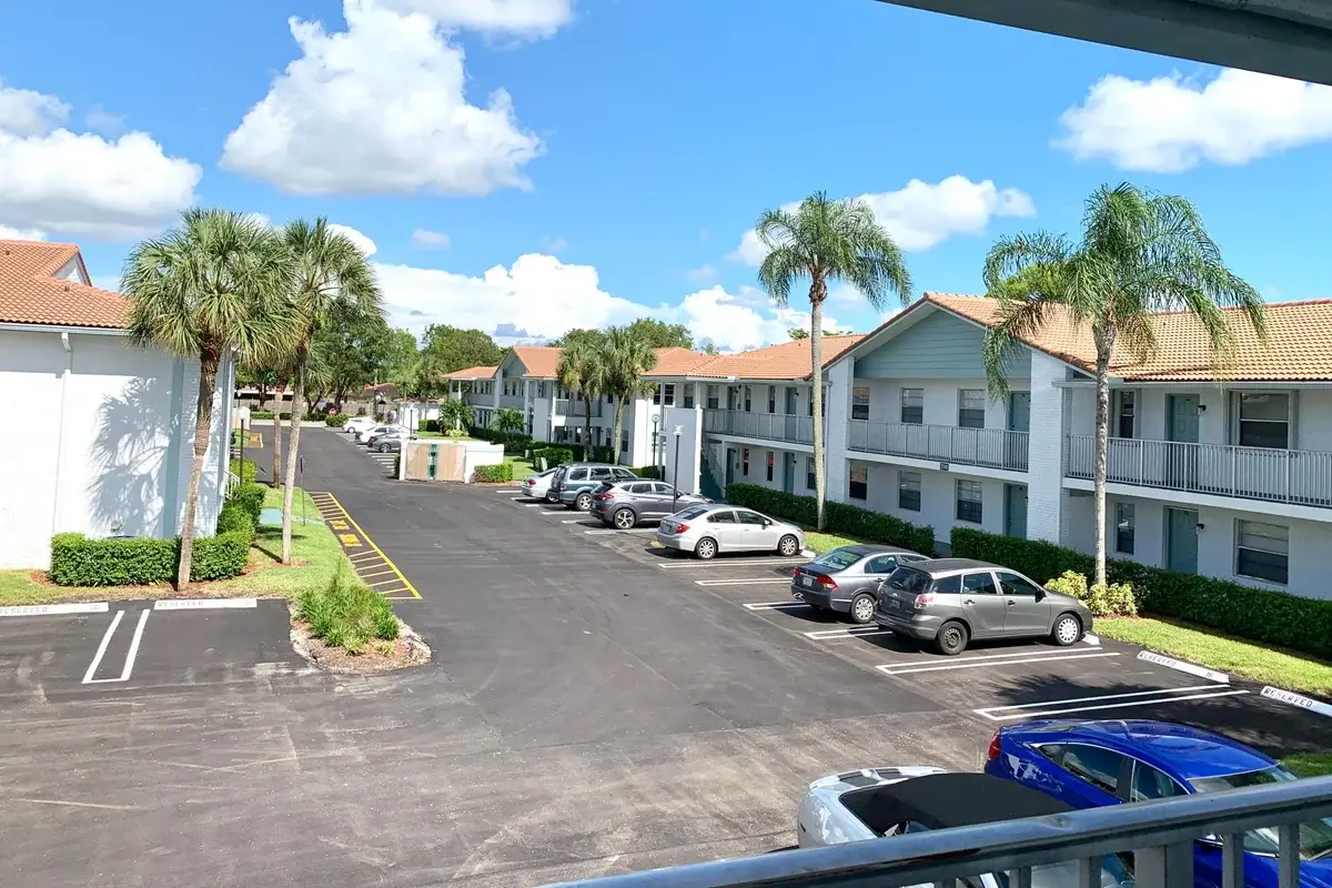 2750 Forest Hills Blvd #208, Coral Springs: photo 1 of 33