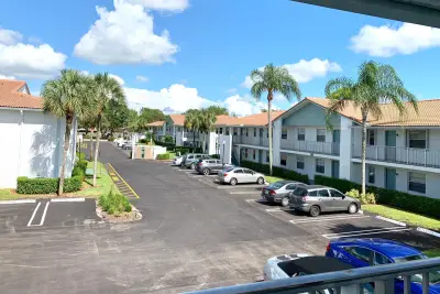 2750 Forest Hills Blvd #208, Coral Springs: photo 1 of 33