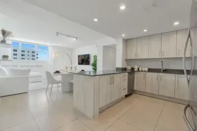 7525 E Treasure Dr #410, North Bay Village: photo 1 of 30