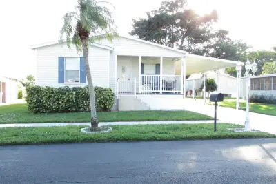 160 NW 53rd St, Deerfield Beach: photo 1 of 32