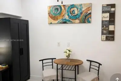 3054 NW 18th St #2, Miami: photo 1 of 12