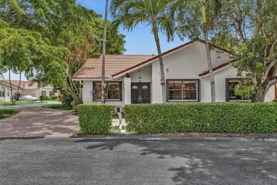 7457 SW 112th Pl, Miami: photo 1 of 61