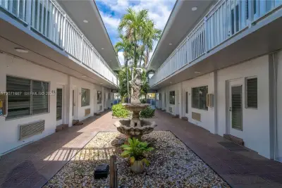 7640 Carlyle Ave #7A, Miami Beach: photo 1 of 19